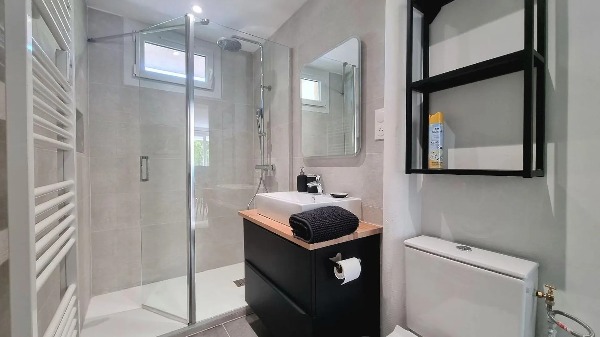 Bright T2 - Parking - Ac Apartment Aix-en-Provence 0*,  France